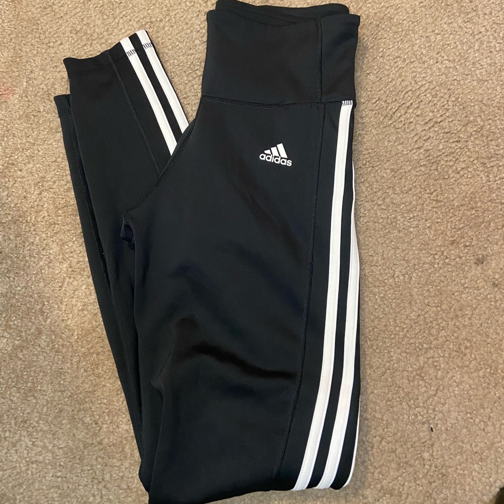 🏃‍♀️⚽️Adidas Leggings in Black and White